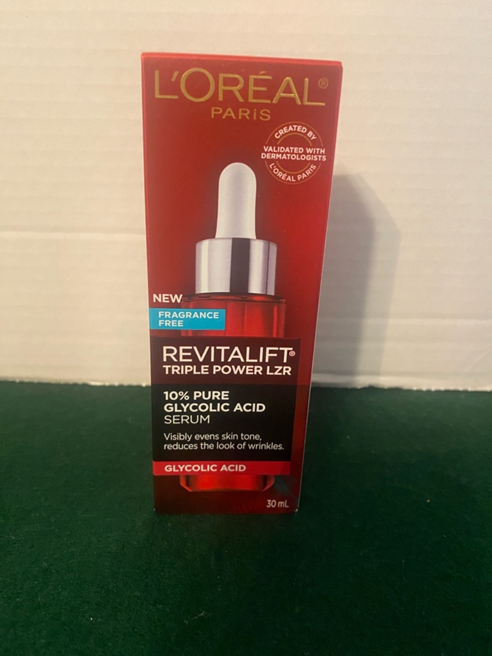 L'Oreal Revitalift Triple Power Glycolic Acid Serum - Red